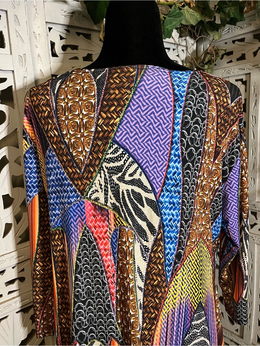 VALENTINA AMAZING MULTI-COLOR ABSTRACT PRINT MID-SLEEVES PLUS SIZE TOP - Picture 7 of 9